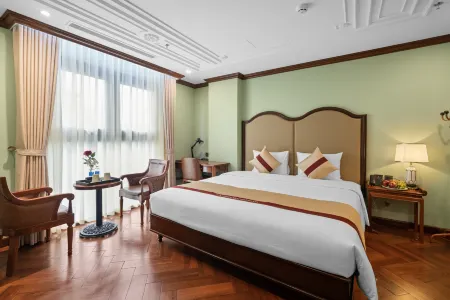 12A&B Dien Bien Phu Hotel- Hanoi Train Street Отели рядом с достопримечательностью «Lotus Water Puppet Theater»