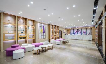 Lavande Hotels (Shaoguan Bainian East Street Fengcai Building)