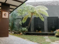 TUWUH HOTEL AT KAYUTANGAN Hotels near Malang City Square