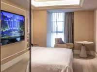 Mercure Shanghai Waigaoqiao Free Trade Zone Hotels near Shanghai Police College