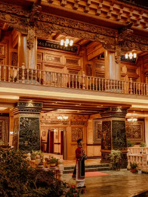 Villafound Shangri-La Womasto Resort Hotels in Shangri-La