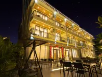 Donghai Bin'an Scenic Apartment (Weizhou Island Rainbow Cliff) Hotels near Catholic Church