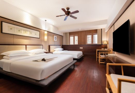 1. 귀라이치 부티크..