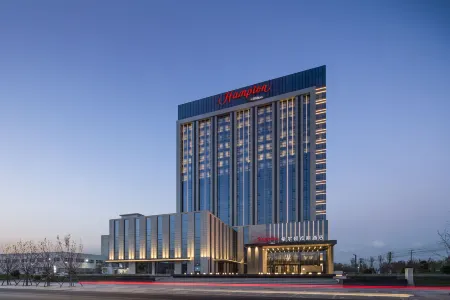 Hampton by Hilton Baoding Lekai South Avenue Отели рядом с достопримечательностью «Baoding Bus Changchengchang Station»