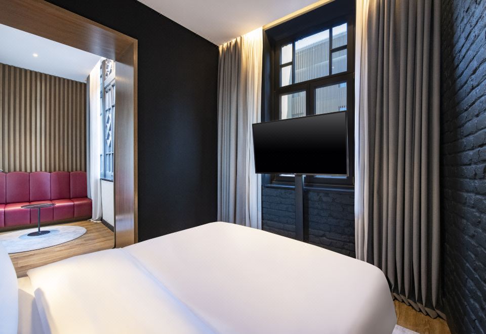 4. 래디슨 레드 트..