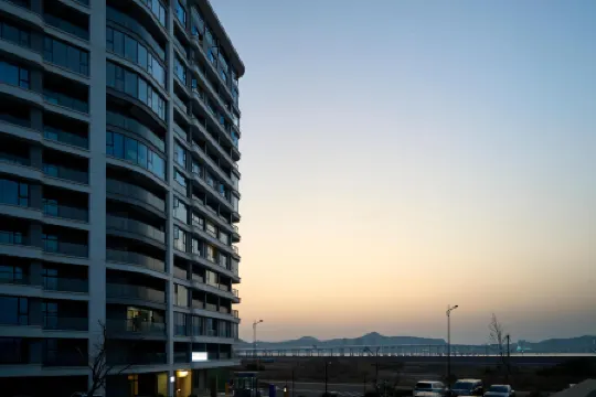 Zhujiajian Summer Solstice Sea Resort Hotel (Centipede Zhi Wharf)