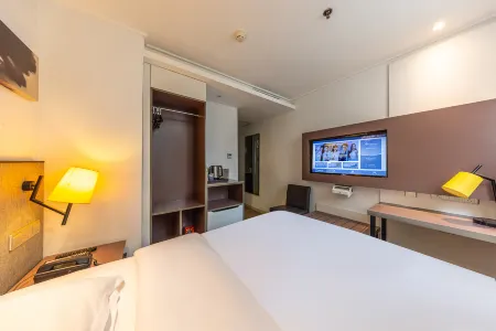 Ease Hotel (Xining Haihu New District Wanda Plaza Store) Отели рядом с достопримечательностью «Huangshui Forest Park»