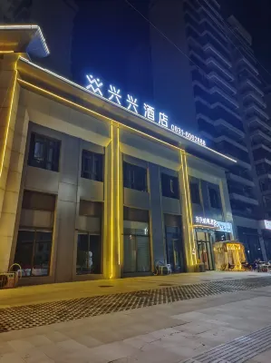 Yibin Xingxing Hotel (Tongjiang Street Branch) فنادق في بينغ شان