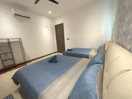 Green Haven Two-Bedroom Отели рядом с достопримечательностью «Mosque Tanjung Puteri Resort»