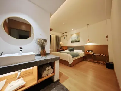 Qujing Lanting Hotel (The Bund) Hotels near Qujing Normal University