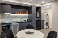 Deco Hotel Canberra Hotels in Watson