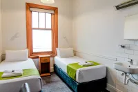 The Cambridge Hotel & Backpackers