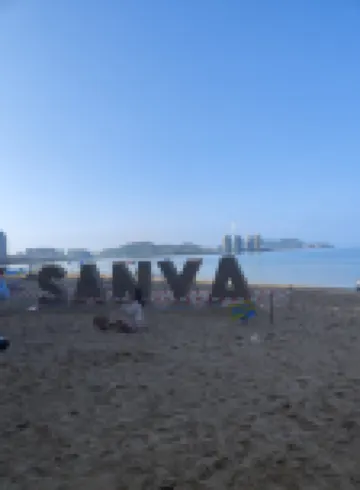 Sanya Red Orange Blue Dragonfly Homestay Hotel (Sanya Bay Haiyue Square Branch)