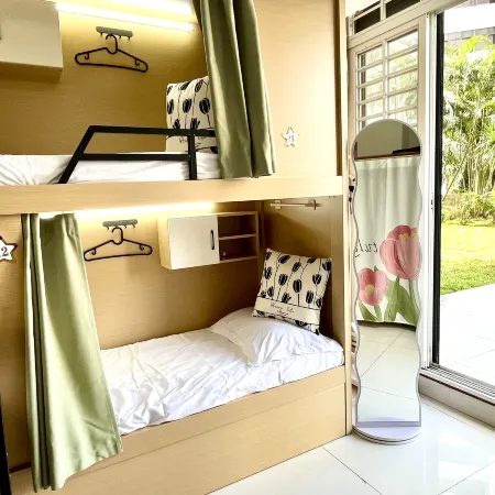 Baihua Selected Hostel (Hainan University Haidian Island)