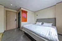 Shenzhen Yuanfeng Apartment (Yifang Tiandi Longhua Metro Station) - Inns