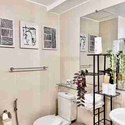 2 BR Penthouse w/ Wide Balcony and 7ft Billiards Rooms