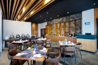 Fox Lite Hotel Cikarang - فطور