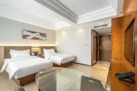 Wyndham Haofeng Hotel in Kaiyuan - parking
