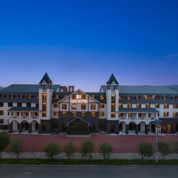 Wanda Moments Hot Spring Hotel (Tourism Service Center of West Changbai Mountain)