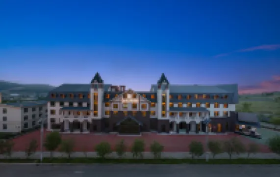 Wanda Moments Hot Spring Hotel (Tourism Service Center of West Changbai Mountain)