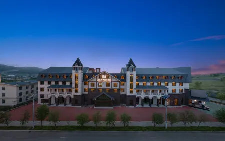 Wanda Moments Hot Spring Hotel (Tourism Service Center of West Changbai Mountain)