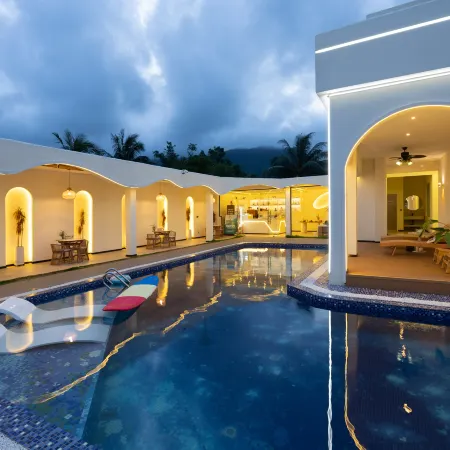 Qianxun Homestay (Riyue Bay)