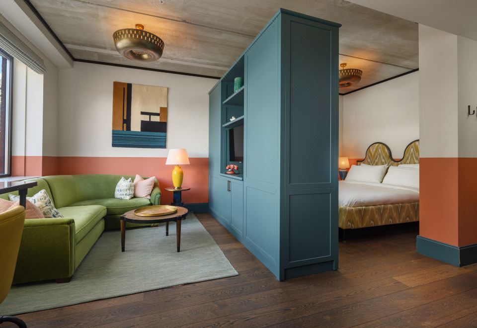 4. 호텔 보트 & ..