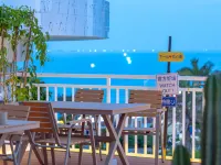 Shijianhai Homestay (Nan'ao Houzhai Seaside Road Branch) โรงแรมใกล้จตุรัสเซียงหยุน