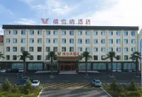 Vienna Hotel Wuchuan Government Hall Branch - parking
