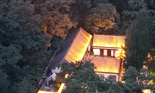 Floral Hotel·Mountain House Taohuayuan hotel (Taishan Scenic Area Taohuayuan Cableway Store)