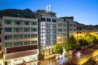 hezhangwangjiaoliansuojiud Hotels near Hezhang Grand Bridge