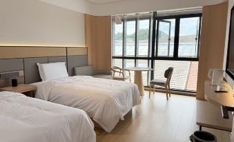 Yichun Quanjie Holiday Hotel (Wentang Gujing Quanjie)