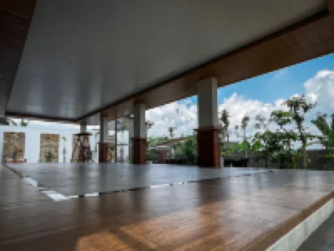 Abriki Village โรงแรมในโวโนโซโบ