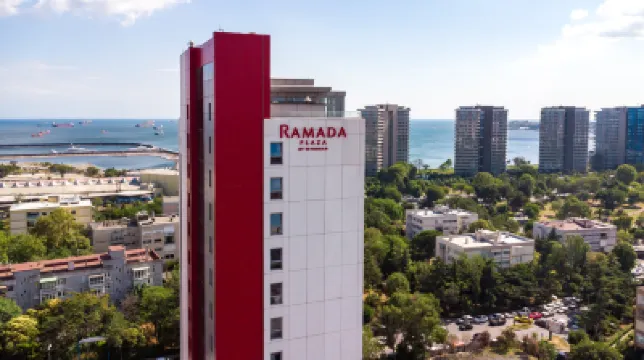 Ramada Plaza by Wyndham İstanbul Ataköy Hôtels à proximité de : Bakırköy
