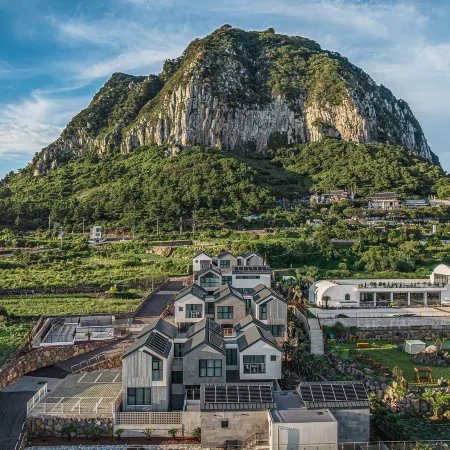Masion Sanbang Jeju Отели рядом с достопримечательностью «Гора Санбансан»