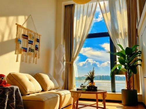 Yiban Apartment (Longguang Century Business Center Shantou High-Speed Railway Station)