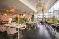 Renaissance Paris Arc de Triomphe Hotel