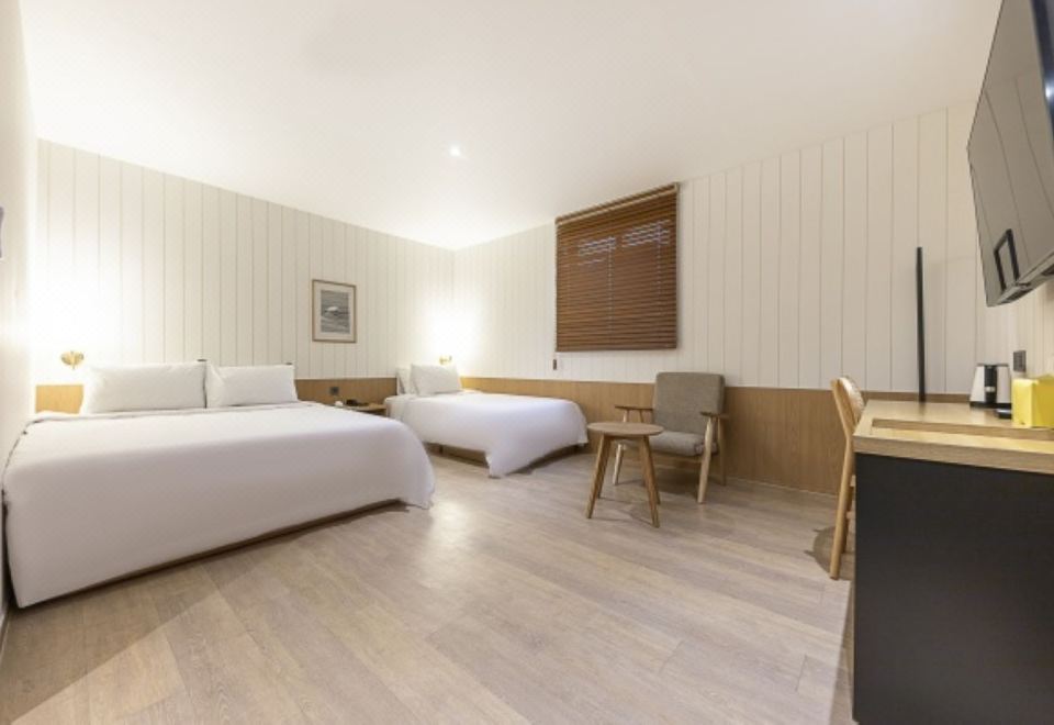 호텔 세븐브릭스의 현대적인 외관