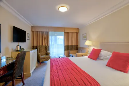 Sunday Box Hill Burford Bridge Hotel Отели в г. Доркинг