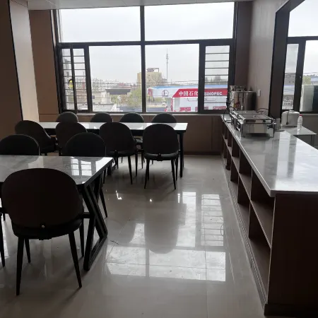 Yanchi Wanyue Crystal Theme Hotel