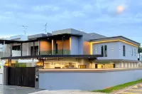 JPP l Luxury Private KTV Room,Swimming Pool Automatic Mahjong Machine Switch BBQ Slps 26 2min Austin Hotels in 