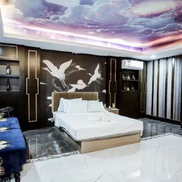 Underskies Spa and Hotel