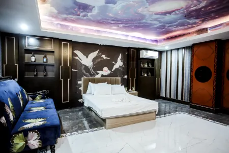 Underskies Spa and Hotel