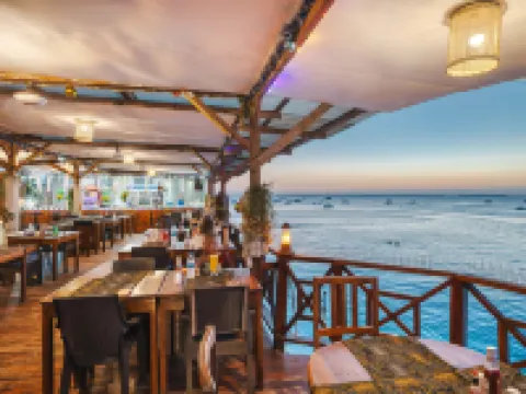 ซีนโอเบียบีชรีสอร์ท โรงแรมในนุงวี