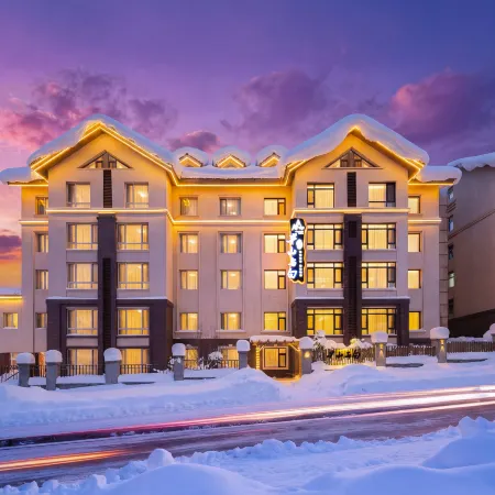 Mid Mountain and White Homestay (Bei Scenic Area Hub Store)