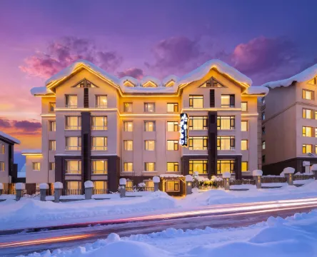 Mid Mountain and White Homestay (Bei Scenic Area Hub Store)