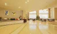 Yining Yili Huacheng Grand Hotel (People's Square)