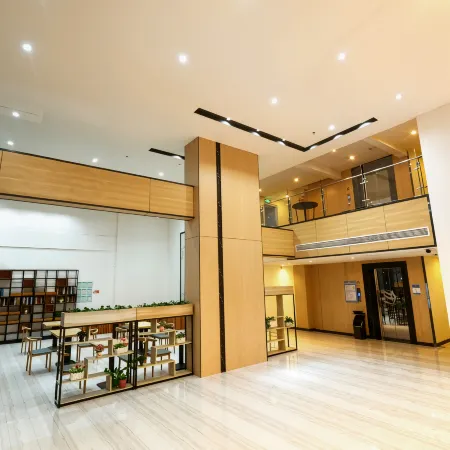 Lanli Lily Hotel (Yangchun Donghu)