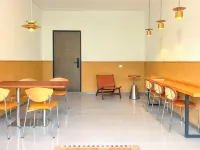 Three Cats Youth Hostel (Meishan Renshou Xixili Store）