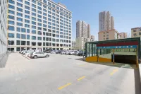 Wuwei Jinwu International Hotel - parking